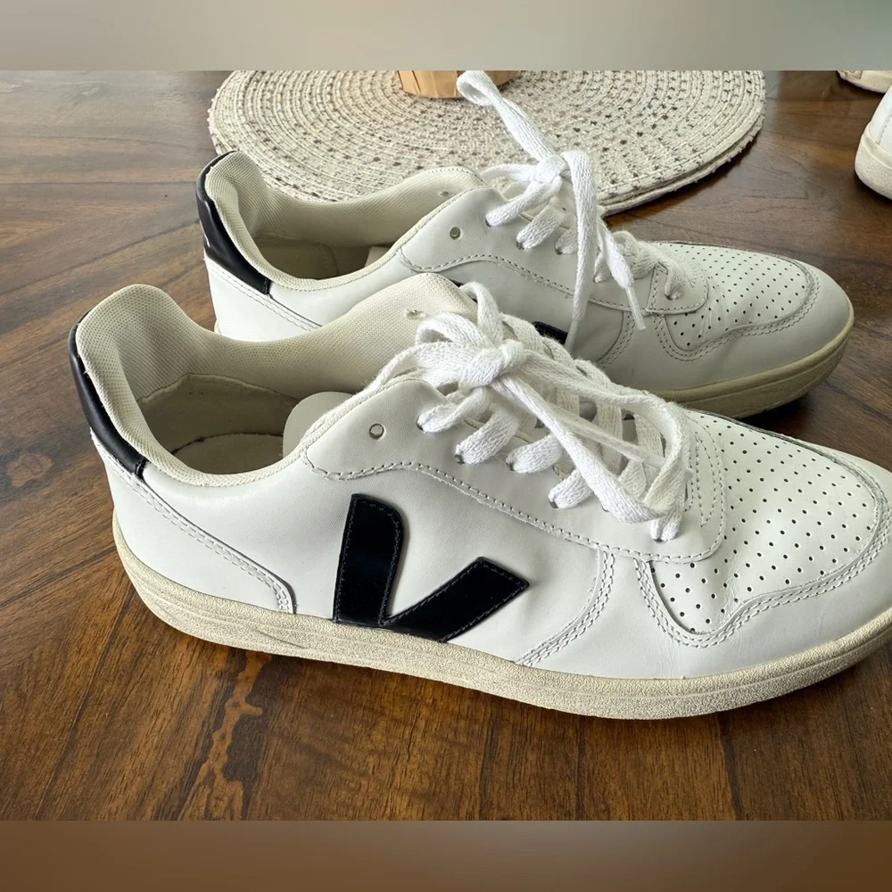 Veja V-10 White and Black Sneakers - Picture 2 of 4